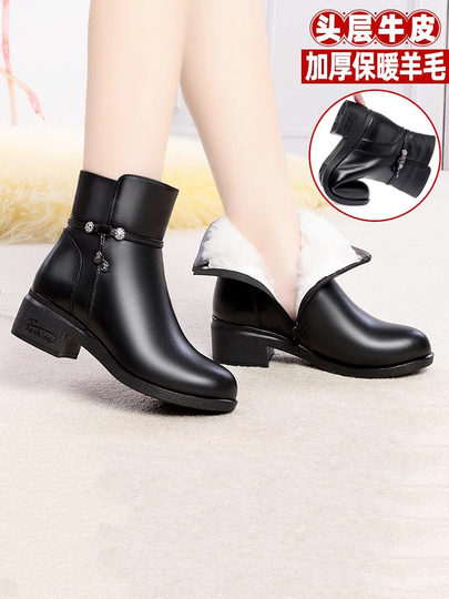 Туфли для мам, зимние теплые хлопковые ботинки на флисовой подкладке, кожаные ботинки из натуральной кожи, женские короткие ботинки, нескользящая обувь для женщин среднего возраста, ботинки.