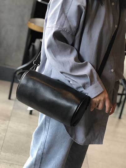 Niche design retro first-layer cowhide cylindrical bag soft leather crossbody bag women's European and American fashion INS genuine leather bucket bag