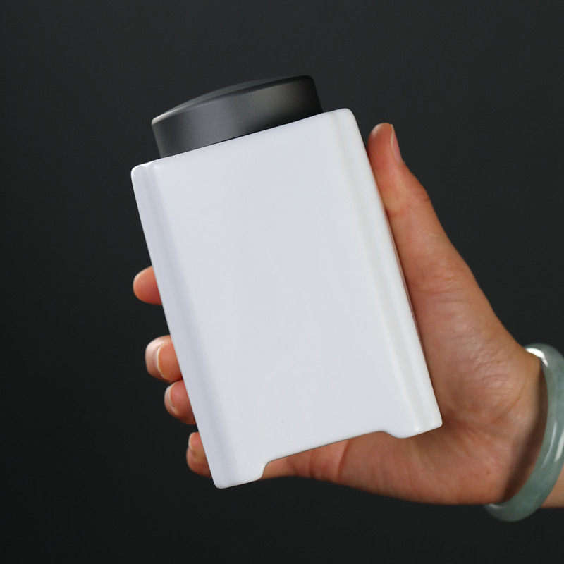 White Porcelain Tea Leaf Jar Ceramic Seal Pot Small Number Portable Travel Tea Jar Tea Packing Gift box Canned Food Jar