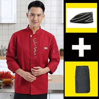 Красный лонгслив, юбка в складку, берет