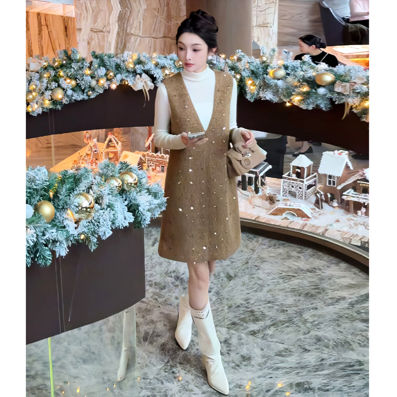 Light Luxury Chanel-Style Sequin V-Neck Sleeveless Dress for Women, New Autumn and Winter Style, High-End Versatile and Stylish A-Line Tank Dress