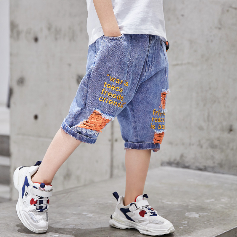 Chàng trai denim quần short phiên bản Hàn Quốc lỗ đẹp trai trong quần ở bên ngoài cậu bé lớn mặc bảy điểm quần mỏng lỏng năm điểm quần triều.