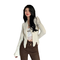 White knit sweater 2022 autumn and winter new French pure - lust V - collar plush - soft - glutinous short sweater