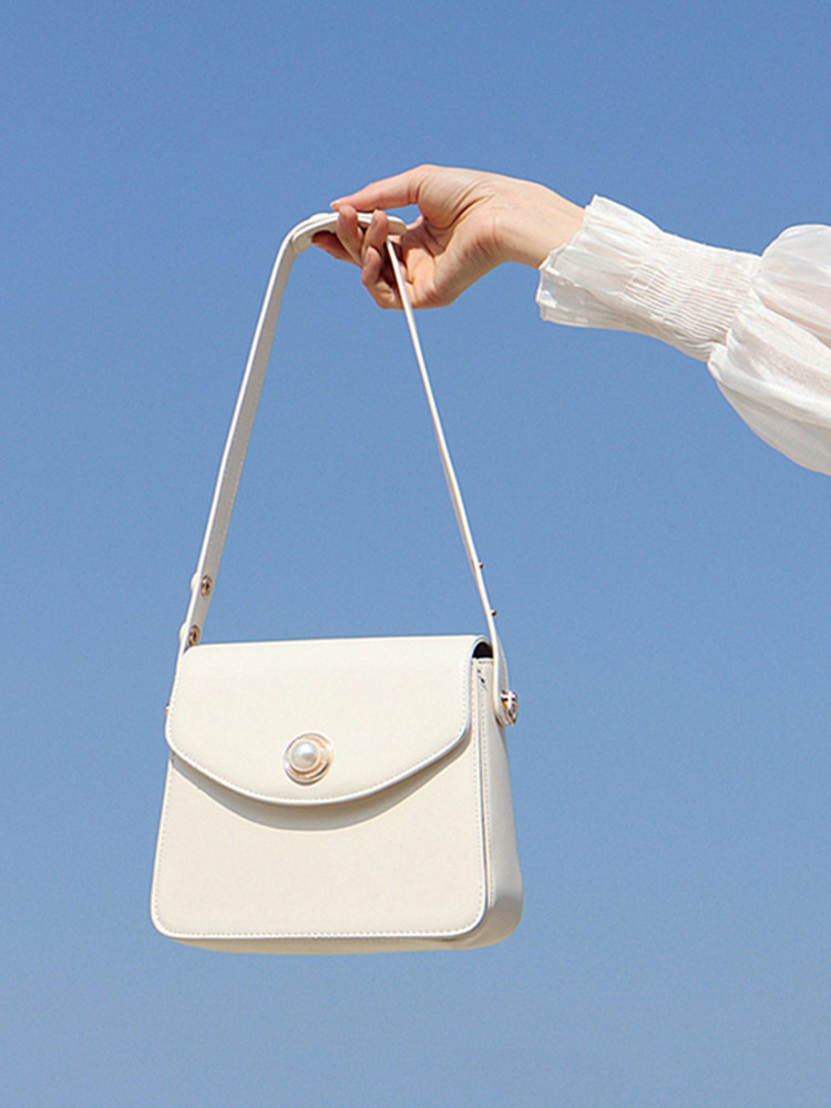 This year's popular bag 2022 new design is trendy French niche high-end one-shoulder Messenger armpit bag female summer