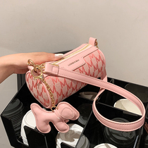 Net red portable armband cylindrical bag female summer 2021 new texture Advanced small crowdburst Single shoulder inclined satchel 100 hitch