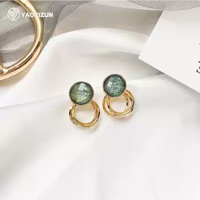 Korean retro earrings female Hong Kong style sterling silver hypoallergenic temperament 2021 New Tide design sense Super fairy all over the small