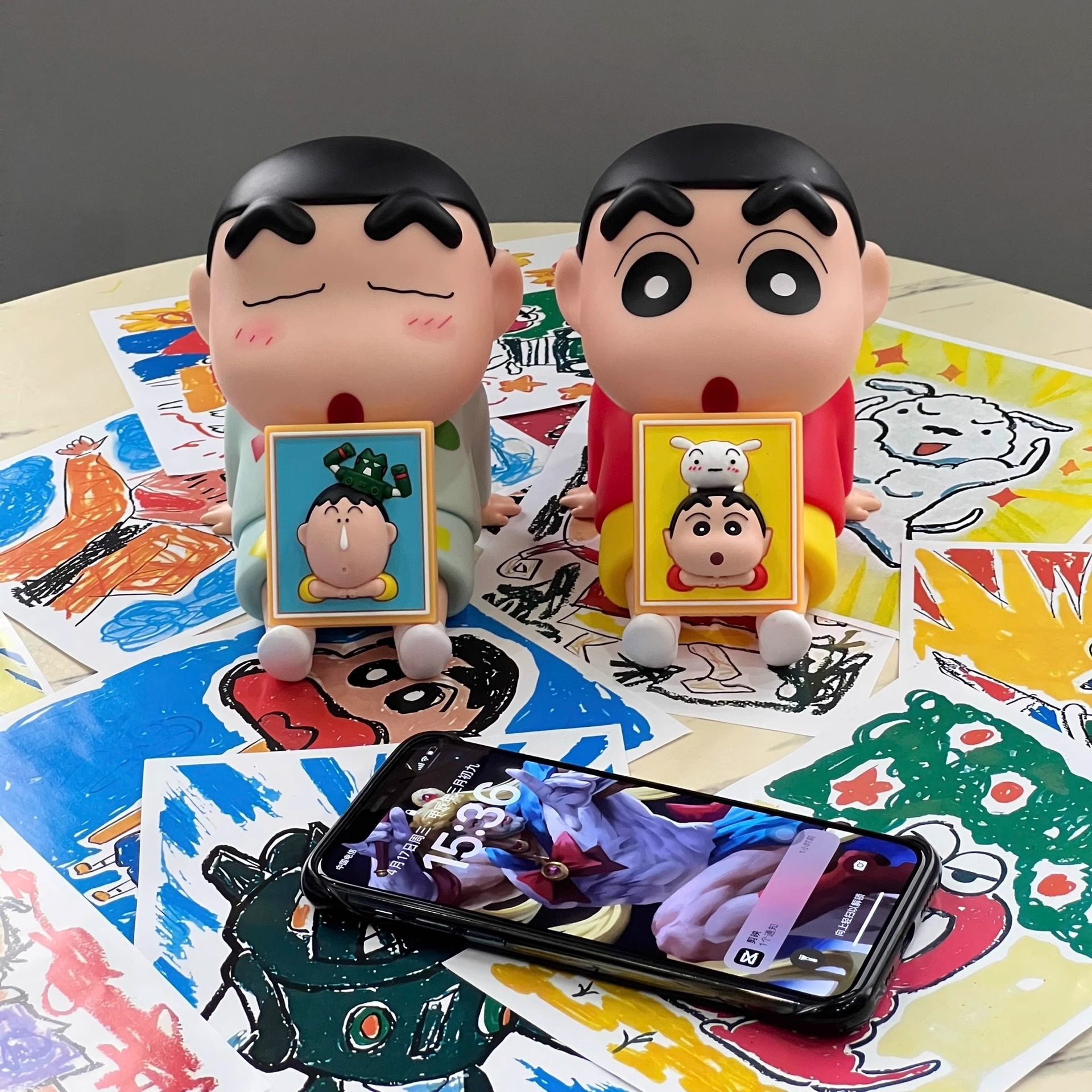 Crayon Shin-Chan Phone Stand Lazy Phone Holder Cute Desktop Ornament Figurine Model Trendy Toy Gift for Friends Fun Personalized Creative Phone Stand