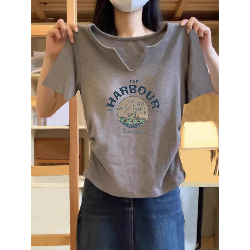 Gray V-Neck Short-Sleeved T-Shirt for Women, Summer 2026 New European Style Retro Half-Sleeved T-Shirt, Waist-Cinching Slim-Fit Short Top Gray V-Neck Short-Sleeved T-Shirt for Women, Summer 2026 New European Style Retro Half-Sleeved T-Shirt, Waist-Cinching Slim-Fit Short Top