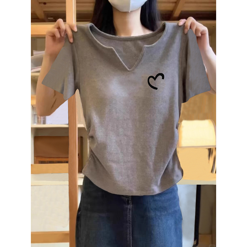 European Style Gray Short-Sleeved T-Shirt for Women, Summer 2026 New V-Neck, Stylish, Slim-Fit, High-End Short Half-Sleeve Top