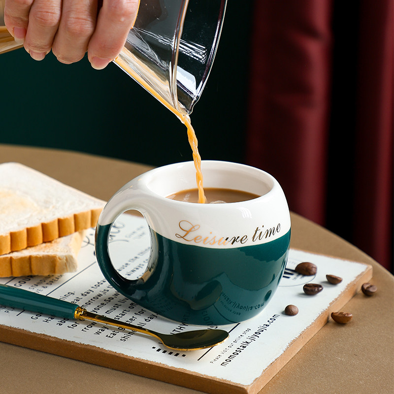 Coffee cup with spoon Creative personality trend cup mug ceramic milk cup Male and female couples drink water cup