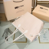 Демисезонная вместительная и большая сумка через плечо для матери