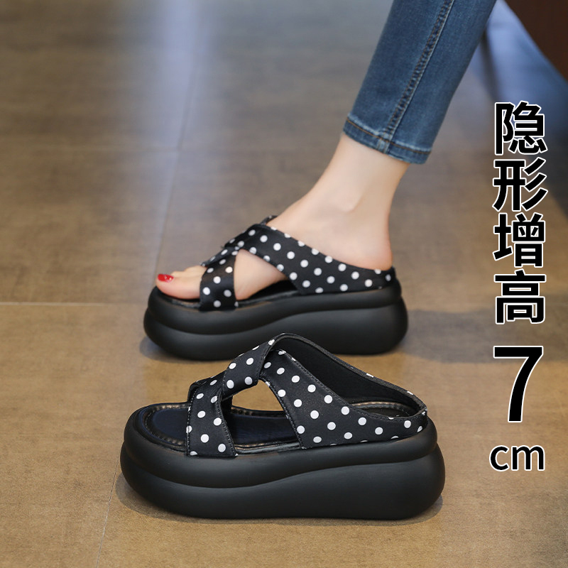 Hong Kong Small-Sized Platform Thick-Soled Sandals for Women, Summer 2026 New Fairy Style, Suitable for Wearing with Dresses, Beach Sandals