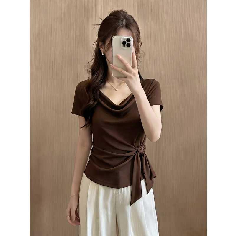 Melard Coffee-Colored Ruffled Collar Short-Sleeve T-Shirt for Women, Summer 2026, Plus Size, Unique and Beautiful Tie-Waist Top Melard Coffee-Colored Ruffled Collar Short-Sleeve T-Shirt for Women, Summer 2026, Plus Size, Unique and Beautiful Tie-Waist Top