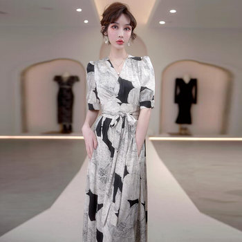 2022 new summer French retro high-quality small temperament Western style loose waist print dress female