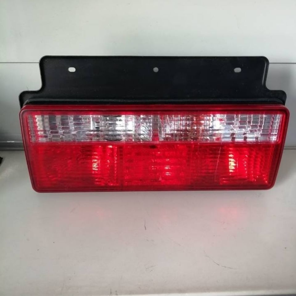 Wuzheng original accessories Aochi 1800 2000 Aochi A2D2D3V2V3X2X3T3 rear taillights reversing lights