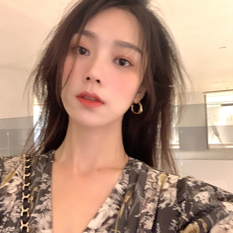 Earrings Design Sensation Small Crowdsenior Golden Circle Net Red Identical Temperament Atmospheric Earrings Women 2021 New Wave