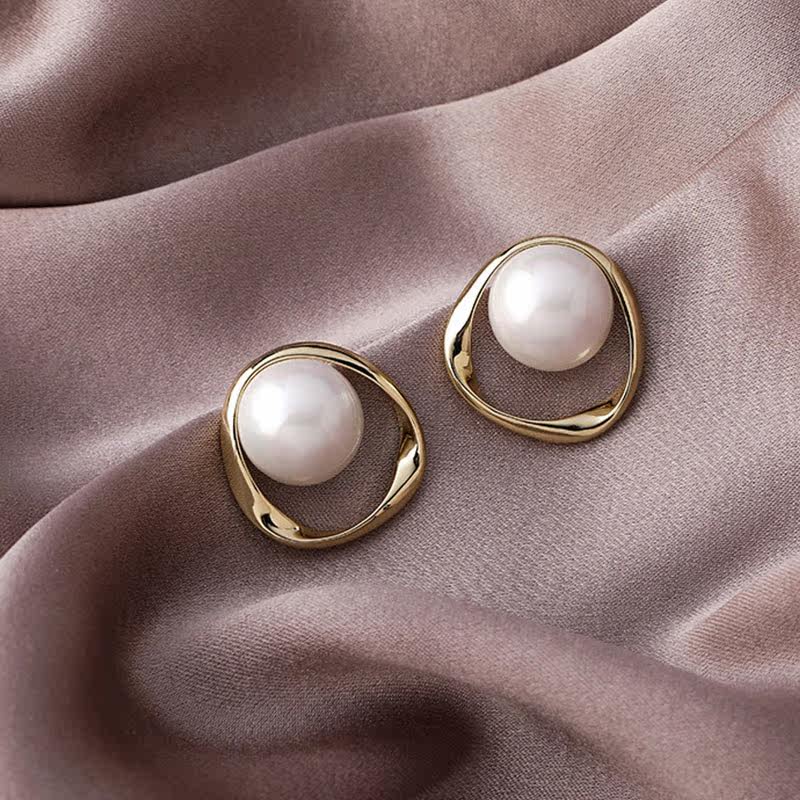 Retro light luxury geometric earrings girl 2021 new fashion style high - cold wind and pure silver ear