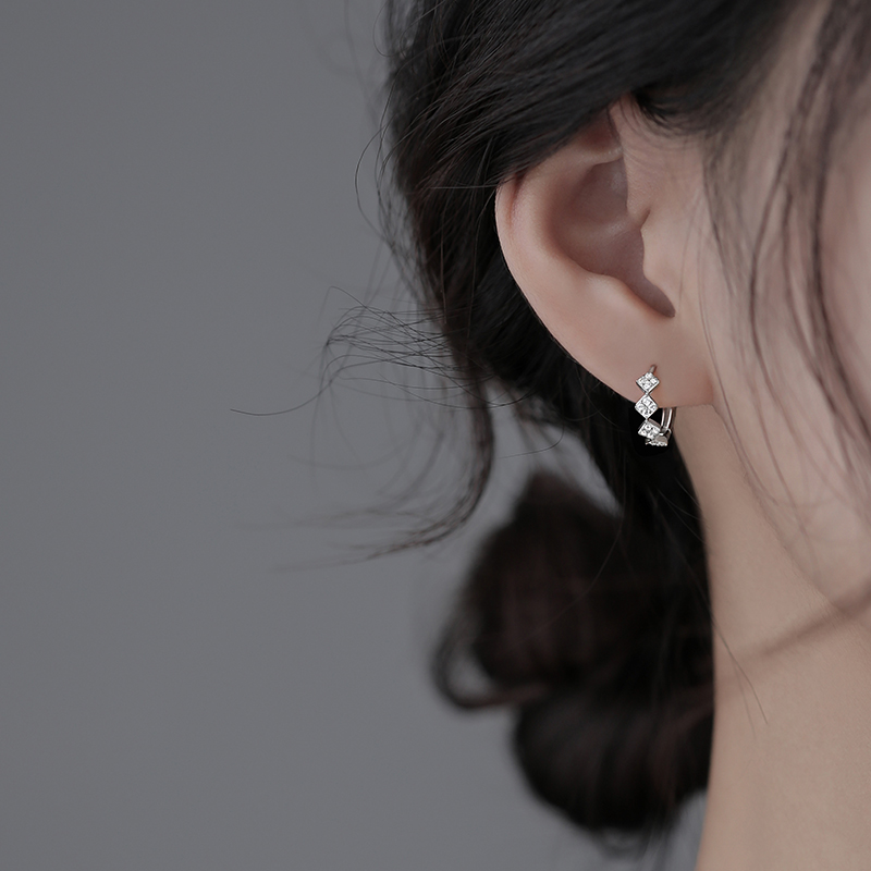 Korean diamond earrings geometric high-end temperament ear buckle sterling silver female summer niche design cold wind ear pin