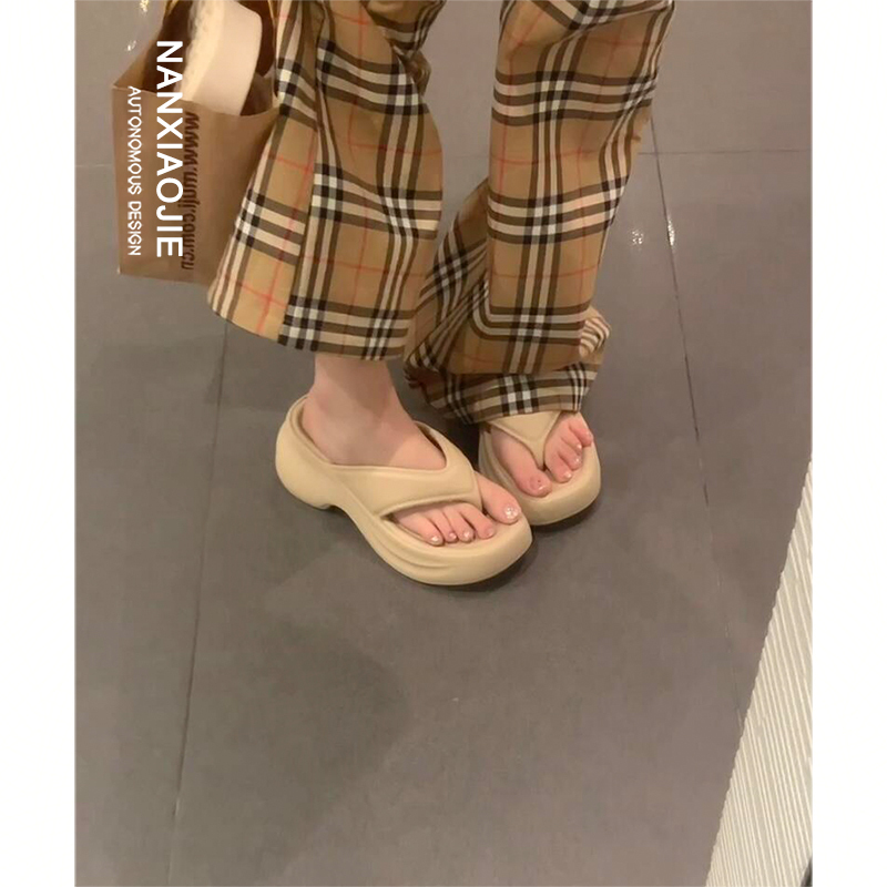 2026 New Thick-Soled Slippers for Women, Suitable for Outdoor Wear in Summer, Comfortable Flip-Flops for Women, Summer Sandals, Non-Slip Beach Slippers