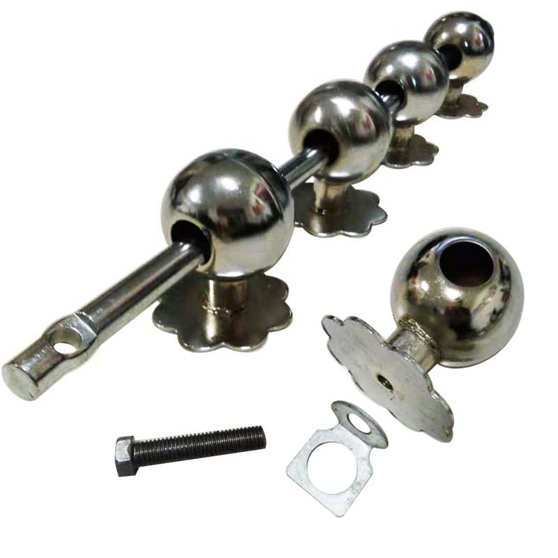 Rural gate throttle antique door buckle old-fashioned open wooden door lock plug the large iron door interpole through the bar door