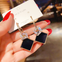 Autumn Winter Advanced Atmosphere Black Square Earrings Woman Temperament Net Red Explosive Design Sensation Ear Pendant Pure Silver Needle Ear Nail