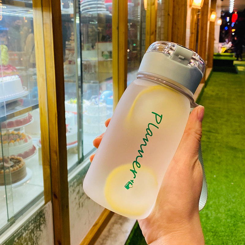 Plastic water glass straw cup Korean version trend brief frescoed cute student couple portable leakproof cup Sport