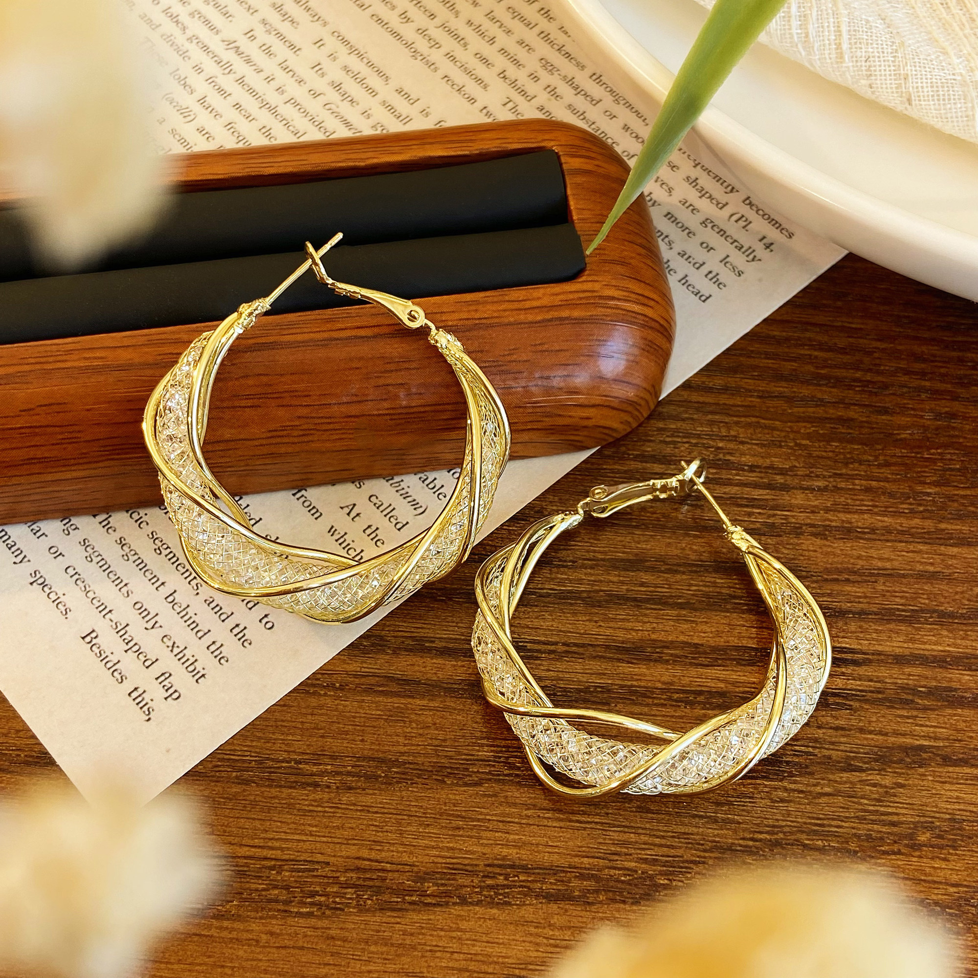 Earrings Suitable for Round Faces, Artistic and Exaggerated Earrings for Square and Round Faces, High-End, Unique and Elegant Jewelry for Women