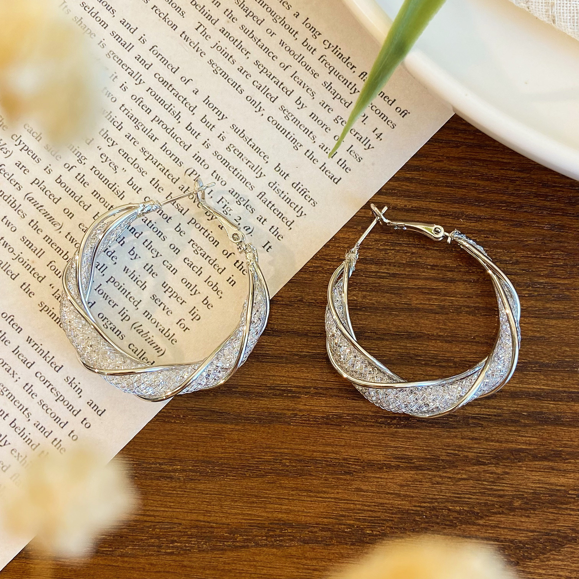 Earrings Suitable for Round Faces, Artistic and Exaggerated Earrings for Square and Round Faces, High-End, Unique and Elegant Jewelry for Women