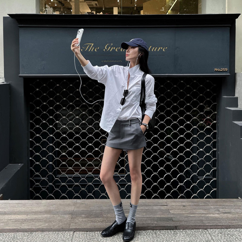 High-End White Shirt Suit for Women, New Autumn Style, Minimalist Style, Versatile Top, Gray Short Skirt Two-Piece Set