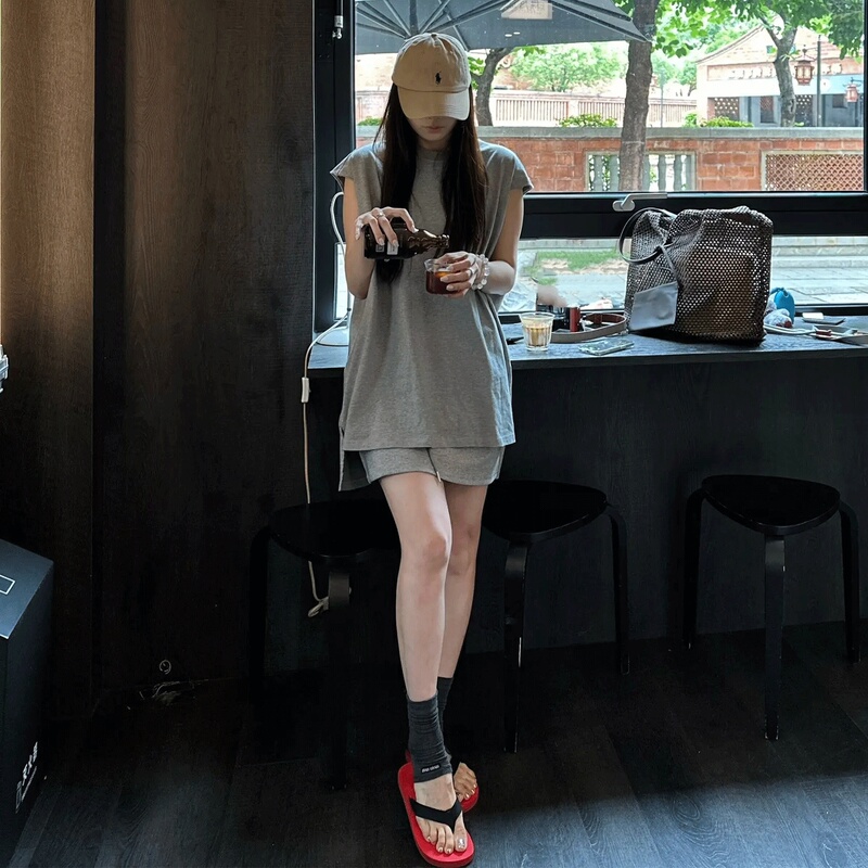 Korean Style Relaxed Sleeveless Vest High-Waisted Shorts Suit for Women Summer Loose Slimming Gray Sports Suit Korean Style Relaxed Sleeveless Vest High-Waisted Shorts Suit for Women Summer Loose Slimming Gray Sports Suit