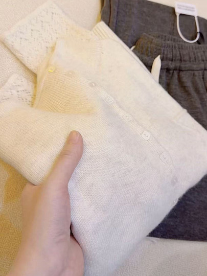 2026 Spring New Red Knitted Cardigan Women's Versatile Single-Breasted Loose Sweater Western Style Soft Waxy Sweet Top