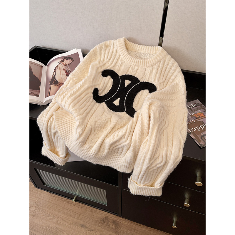 Off-White Cable-Knit Sweater for Women, Short Style for Autumn and Winter, French Retro Lazy Style, Embroidered Pullover Knitwear