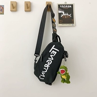 Черный (с большой подвеской и значком тиранозавра)