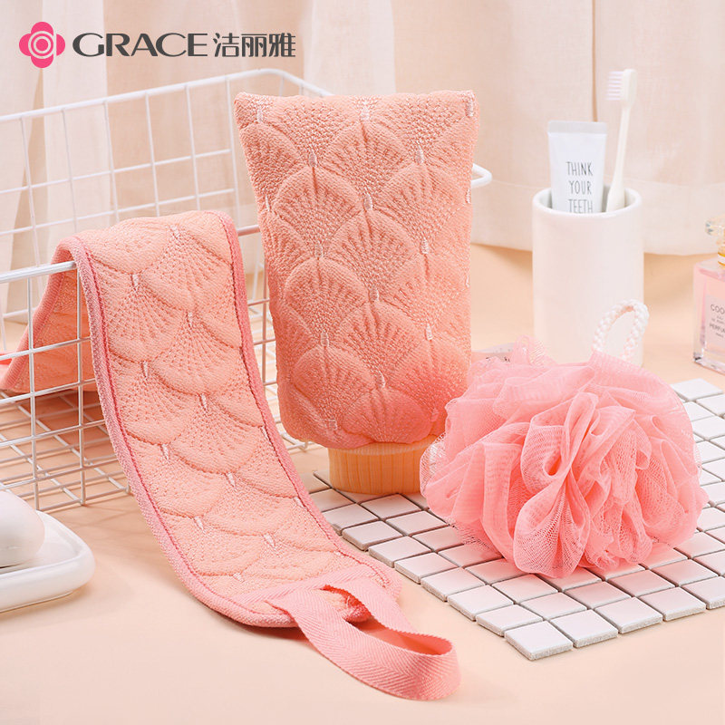 Clean and beautiful fish rubbed the woman's home with unhurt skin powerful rubbing and rubbing back long strip male bath deity