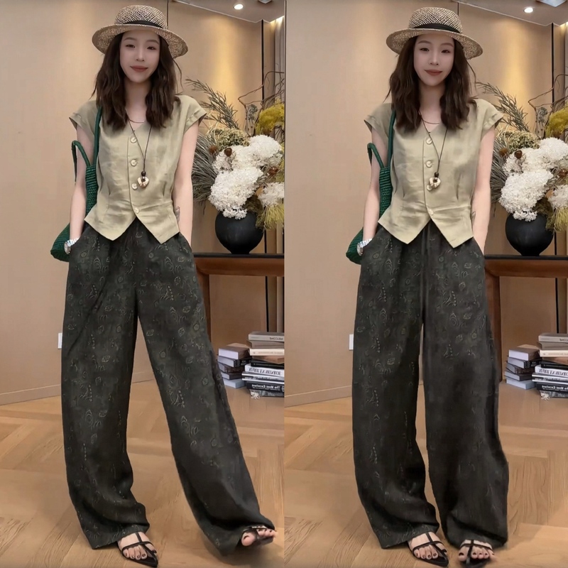 Very Stylish Korean Retro Fashion Age-Reducing Outfit for Women, Summer Sleeveless Top with Printed Wide-Leg Pants Two-Piece Set