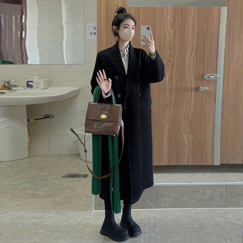 Women's woolen coat 2022 autumn and winter new black woolen coat Hepburn style small thickened Korean temperament