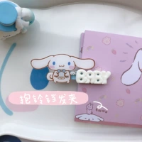 Маленький нефрит держит колокольчик (шпилька)