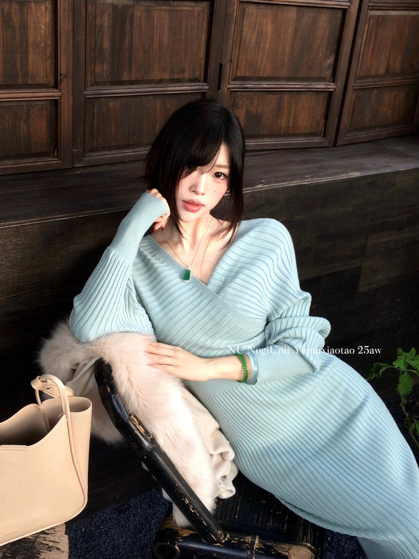 Nogiunit/Menglihua Knitted V-Neck Backless Batwing Sleeve Waist-Cinching Slimming Long Dress