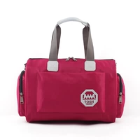 Красные бретели, чемодан