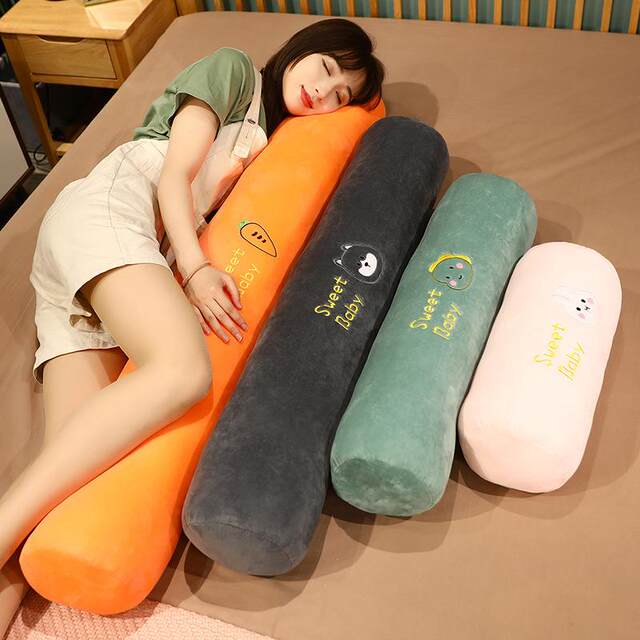 Sleeping in the bedroom with a cylindrical long pillow with a pillow for girls on the bed side, long legs pillow for boys dormitory long pillow