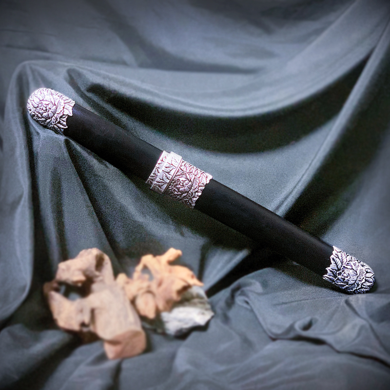 Longquan ten thousand Short Sword Eight Facial Flower Pattern Steel Sword Small Sword Integrated Luxury Tang Sword Pure Handmade Han Sword Unopened Blade