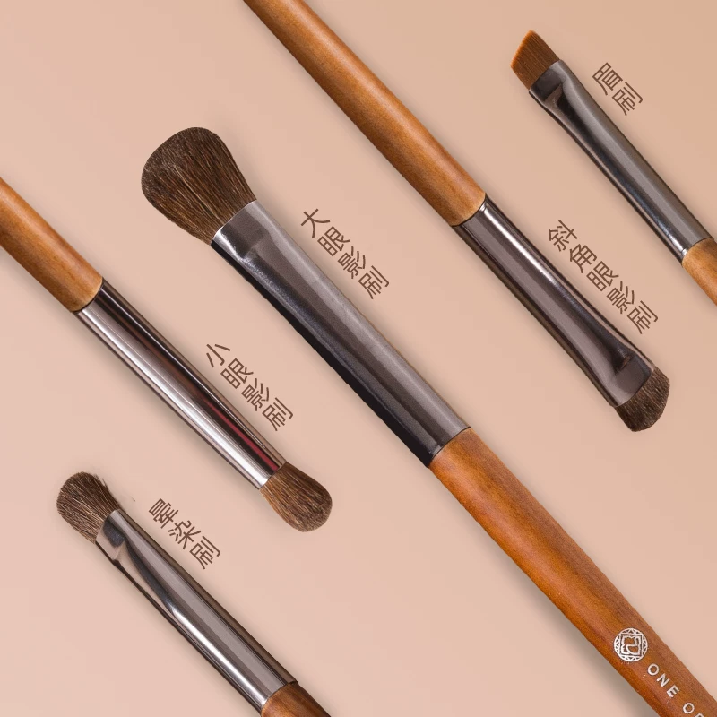 Soft brush, handheld professional face blush