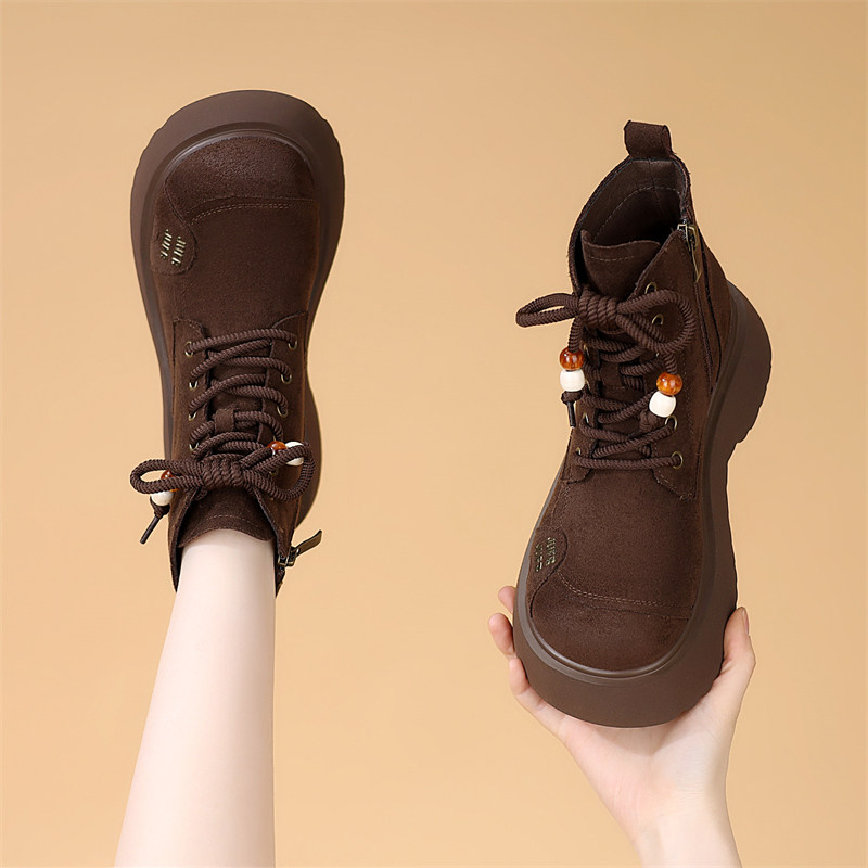 2025冬季新款女款马丁靴如何选择?防滑、百搭又超软的加绒棉鞋大揭秘