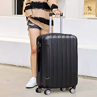 Модель в черную полоску