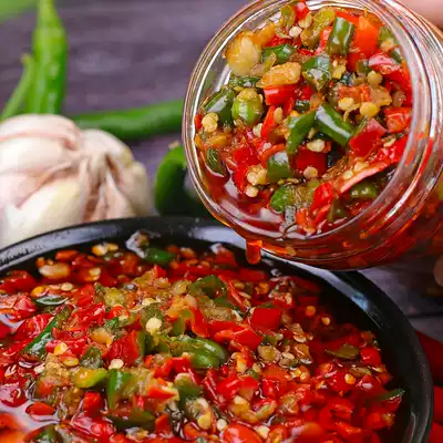 Hunan specialty farmhouse homemade two-color chopped chili sauce super spicy garlic chopped pepper bean sauce chili oil Hengyang specialty