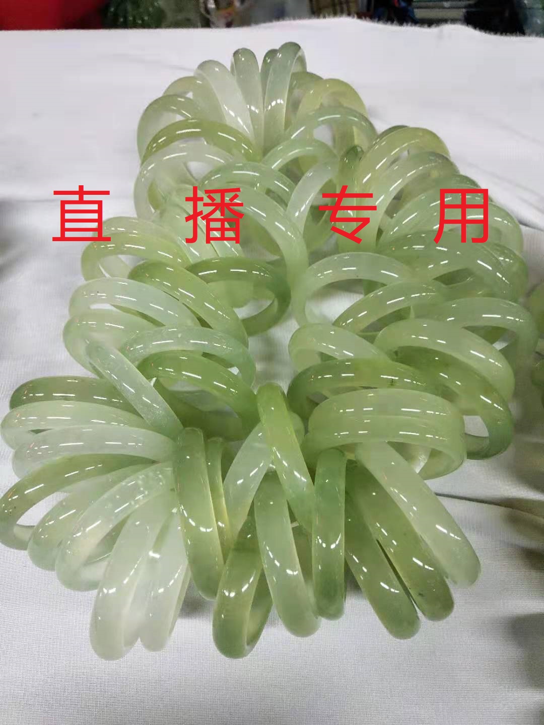 New natural Xiuyan jade tremolite Jia Cui A goods Xiuyu bracelet boutique manufacturers direct sales live broadcast exclusive other