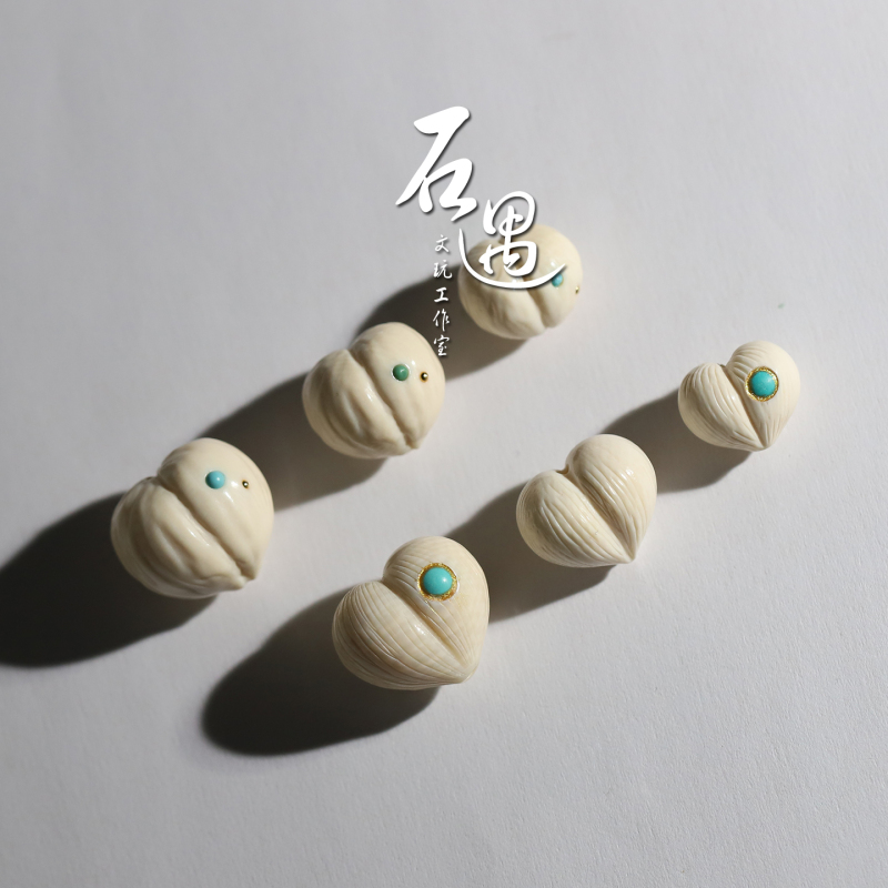 Natural Authentic Mammoth Ivory Carved Peach Heart Personalized Bracelet, Cultural Accessory, Round Bead Clavicle Chain, Peach Heart Pendant Natural Authentic Mammoth Ivory Carved Peach Heart Personalized Bracelet, Cultural Accessory, Round Bead Clavicle Chain, Peach Heart Pendant