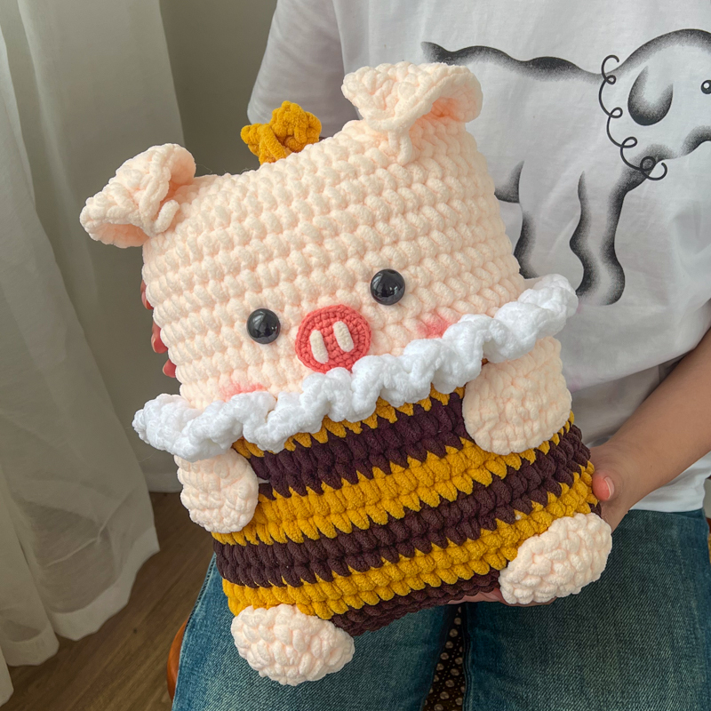 X196 Extra Large Cute Strawberry Bee Pig Pillow DIY Material Kit Chunky Yarn Doll Handmade Knitting X196 Extra Large Cute Strawberry Bee Pig Pillow DIY Material Kit Chunky Yarn Doll Handmade Knitting
