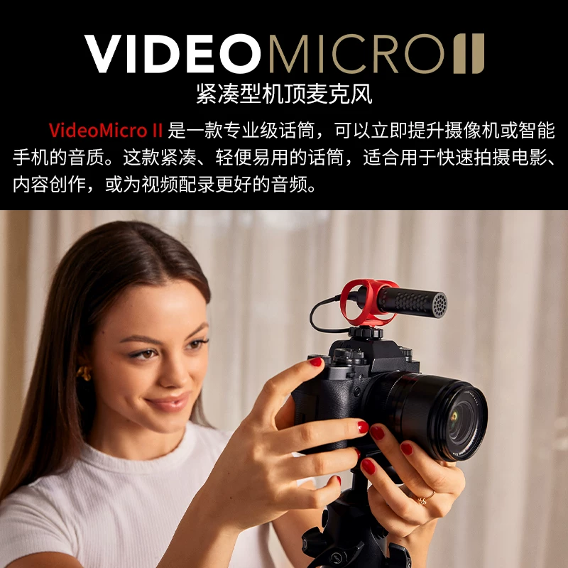 Камера SLR с микрофоном RODE Rhodes VideoMicro II, указывает на сексуальный микрофон радиоуправляющее колесо