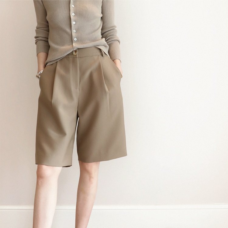Large size slim and meat-covering suit shorts women's summer fat high waist loose khaki five-point pants pear-shaped figure mm